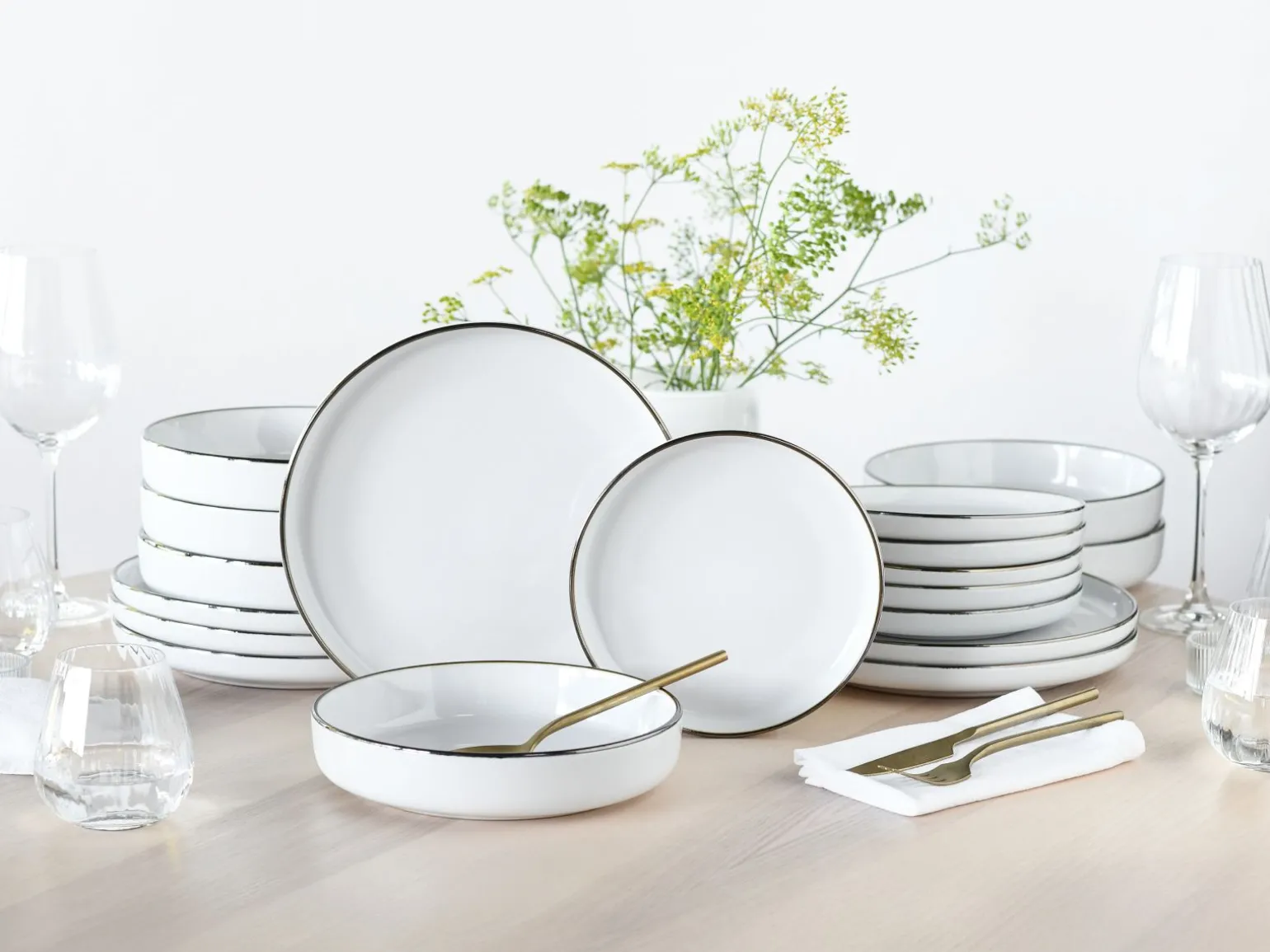 Nordic Festive - Tellerset 18-tlg - Schwarz