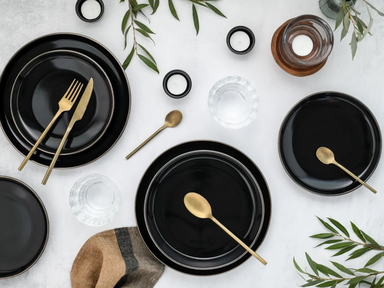 Nordic Festive - Tellerset 18-tlg - Schwarz